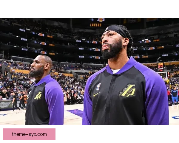 湖人新赛季备战正式启动 詹姆斯、戴维斯携手出席训练营首日